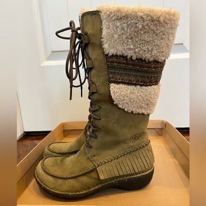 UGG Shoreline boots size 7, Olive